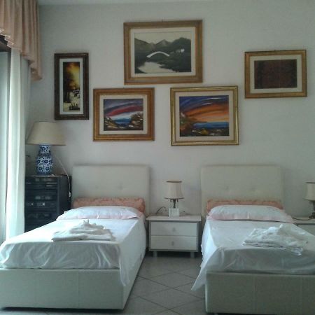 B&B Tra I Mari Del Salento Lecce Exterior photo