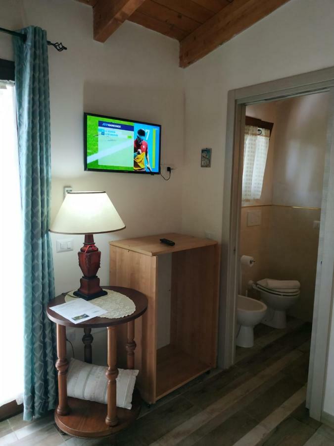 B&B Tra I Mari Del Salento Lecce Exterior photo